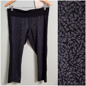 Under Armour Crop Black Grey Leggings with Waist Pocket Size Large